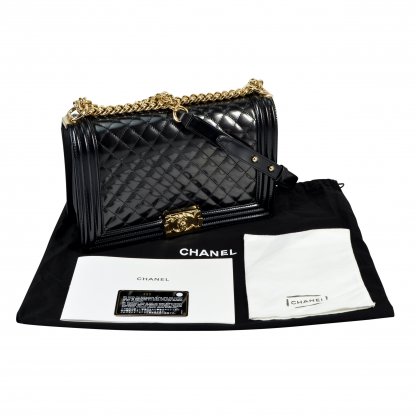 CHANEL Boy Bag Medium Light Gold Hardware Lackleder Handtasche Schwarz Second Hand 1