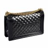 CHANEL Boy Bag Medium Light Gold Hardware Lackleder Handtasche Schwarz Second Hand 3