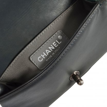 CHANEL Small Boy Bag Samt Handtasche Grün Second Hand 9