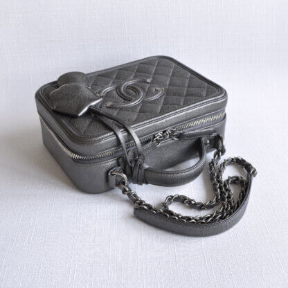 CHANEL Metallic Medium Filigree Vanity Bag Leder Handtasche Grau Second Hand 17484 8