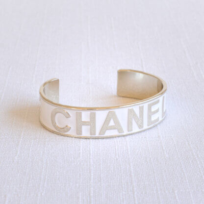 CHANEL 22S Gold White Emaille Metall Armband Second Hand 21694 2