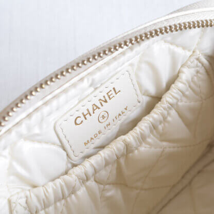 CHANEL Curvy Cosmetic Pouch Cavias Leather Cream White Second Hand 21726 7