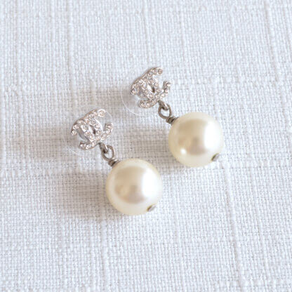 CHANEL 14V CC Pearl Drop Earrings Second Hand 22109 2