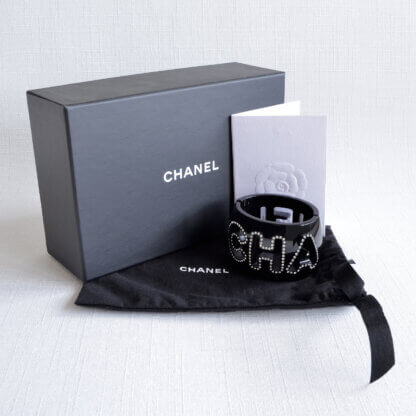 CHANEL 20S Cuff Bracelet Vinyl Crystal Armreif Schwarz Second Hand 22223 1