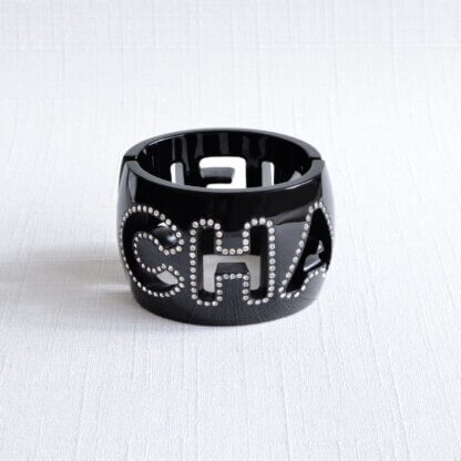 CHANEL 20S Cuff Bracelet Vinyl Crystal Armreif Schwarz Second Hand 22223 3