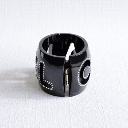 CHANEL 20S Cuff Bracelet Vinyl Crystal Armreif Schwarz Second Hand 22223 5