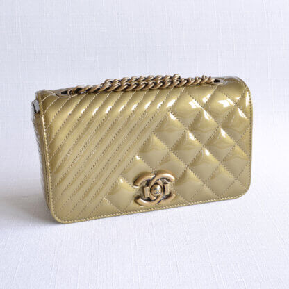 CHANEL Small Coco Boy Flap Bag Patent Leather Gold Lackleder Tasche Second Hand 22351 1