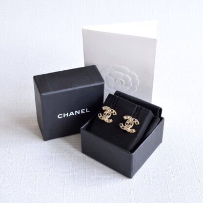 CHANEL 21P CC Black White Pearl Earrings Ohrringe Gold Second Hand 22603 1