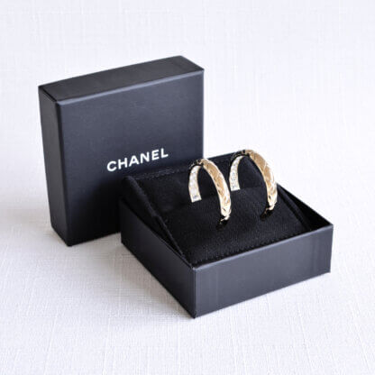 CHANEL 20V CC Quilted Crystal Hoop Earrings Kreolen Ohrringe Second Hand 22825 1