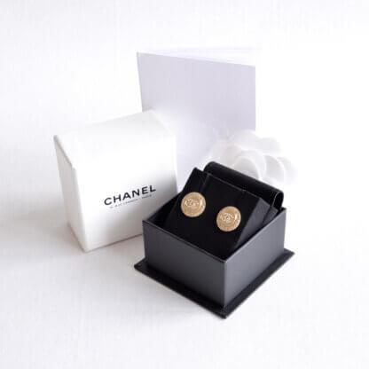 CHANEL 21A CC Button Earrings Knopf Ohrringe Gold Strass Second Hand 22977 1