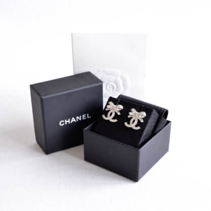 CHANEL23V Crystal Bow CC Earrings Ohrringe Silber Second Hand 12518 1