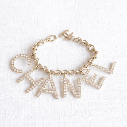 CHANEL 19S Letter Bracelet Logo Armband Strass Hellgold Pre-Loved 225112 3