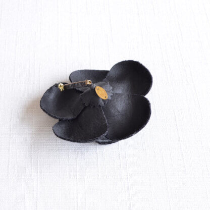 CHANEL Vintage Camellia Wool Brooch Brosche Schwarz Pre-Loved 325122 2
