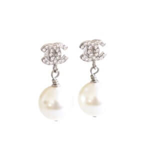 CHANEL 22V CC Pearl Drop Earrings Pre-Loved 625126 1