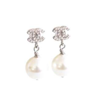 CHANEL 22V CC Pearl Drop Earrings Pre-Loved 625126 1