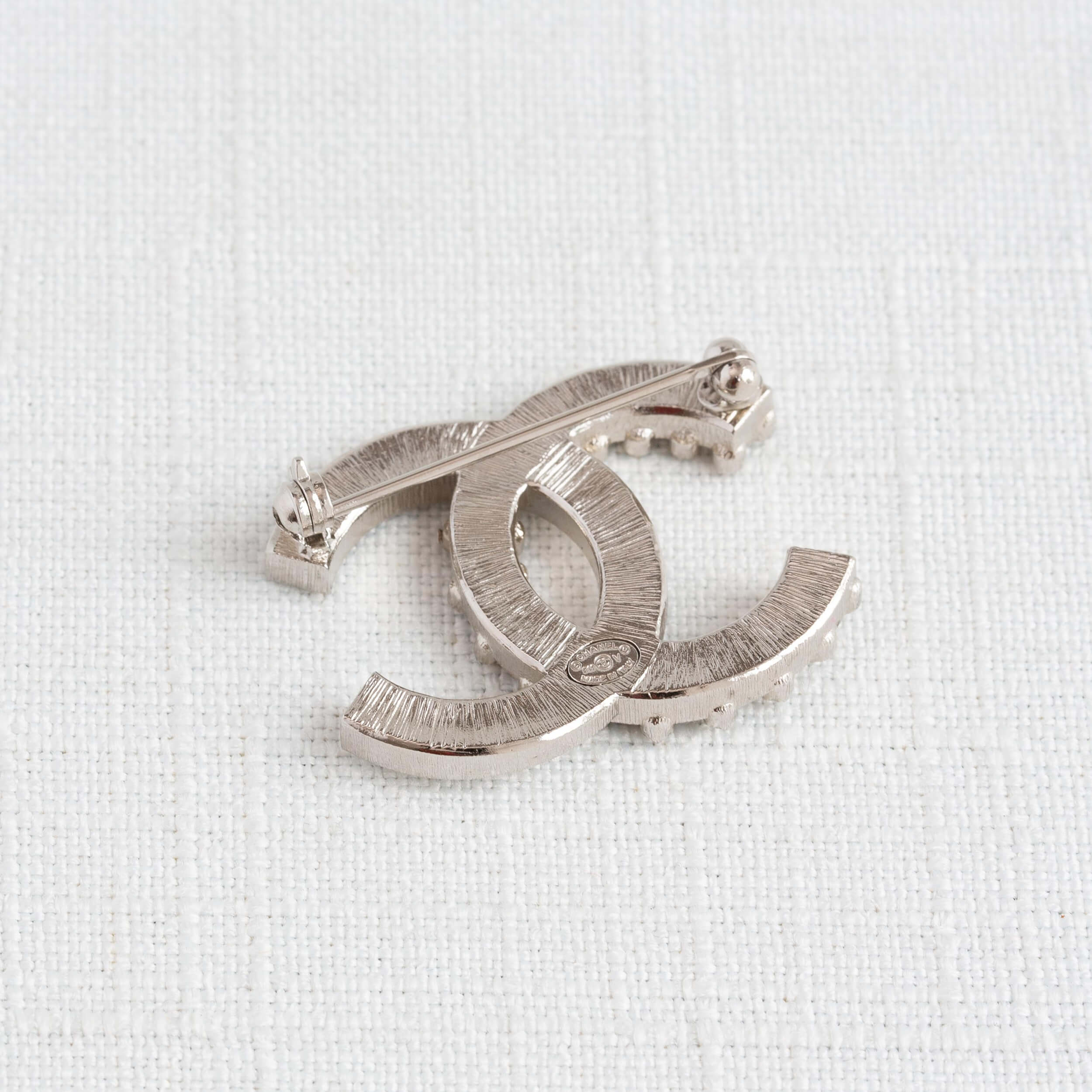 CHANEL 19V Crystal CC Brooch Brosche Silber Pre-Loved 725128 3