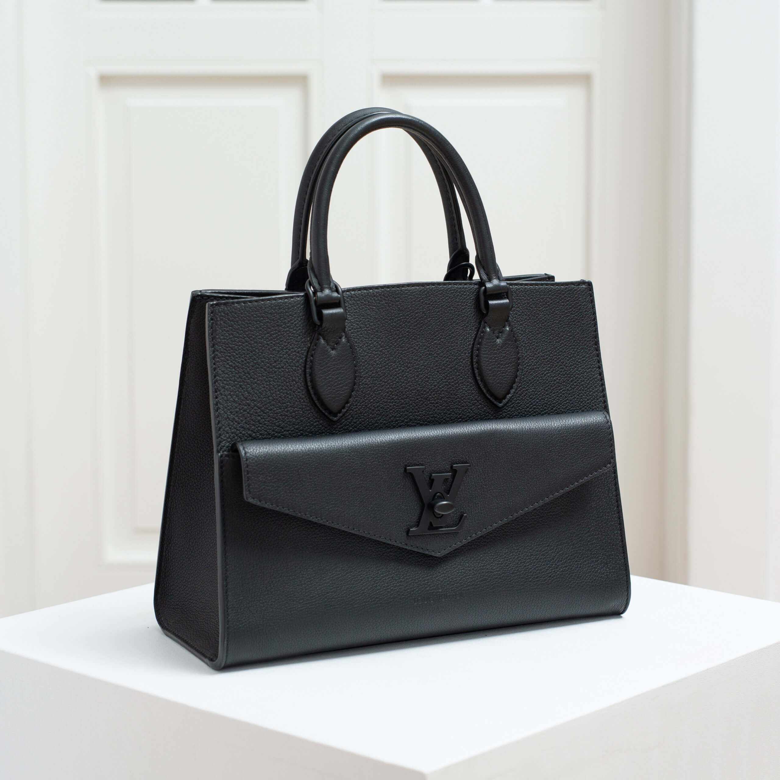 Louis Vuitton Lockme Tote PM Leder Handtasche Schwarz Pre-Loved 725216 01