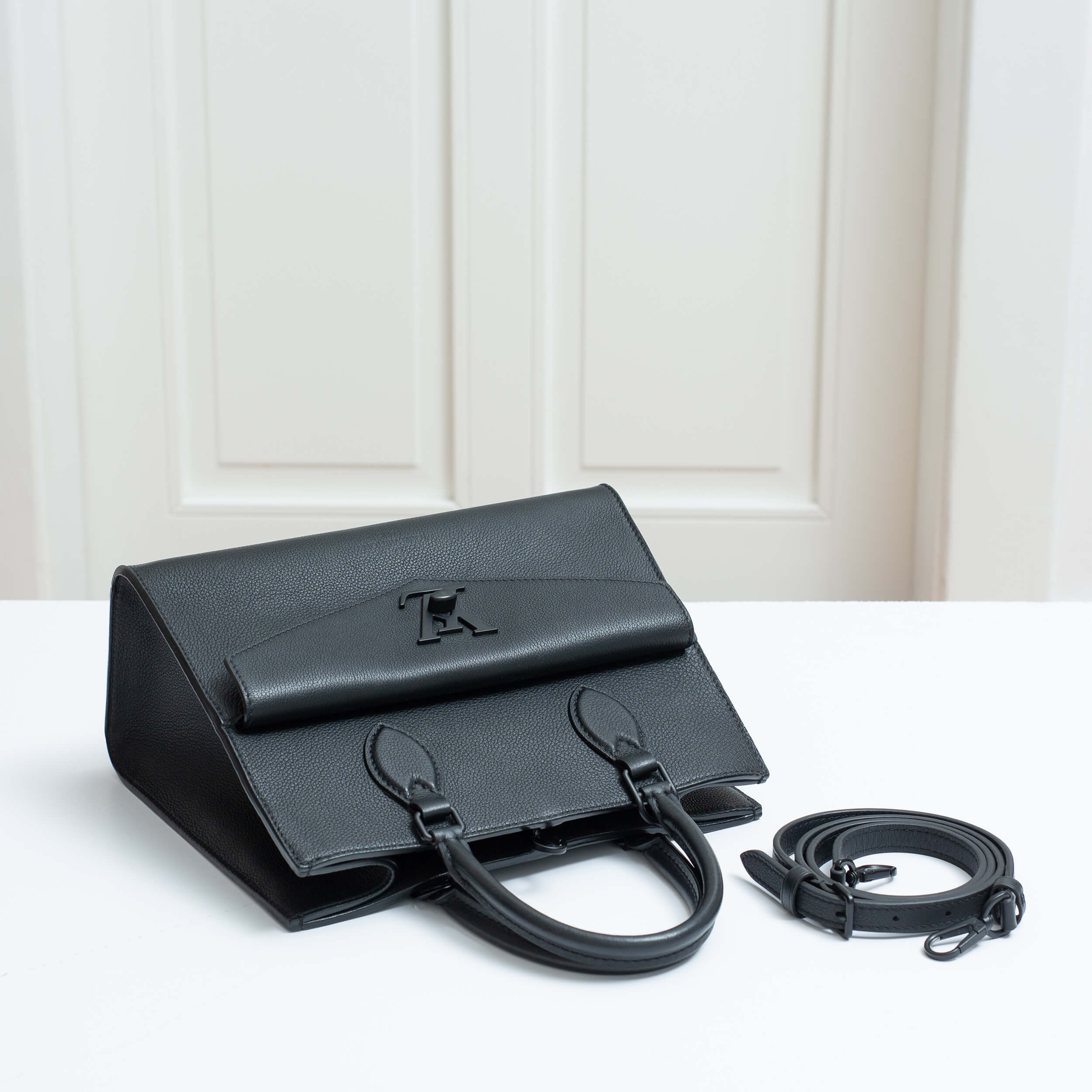 Louis Vuitton Lockme Tote PM Leder Handtasche Schwarz Pre-Loved 725216 05