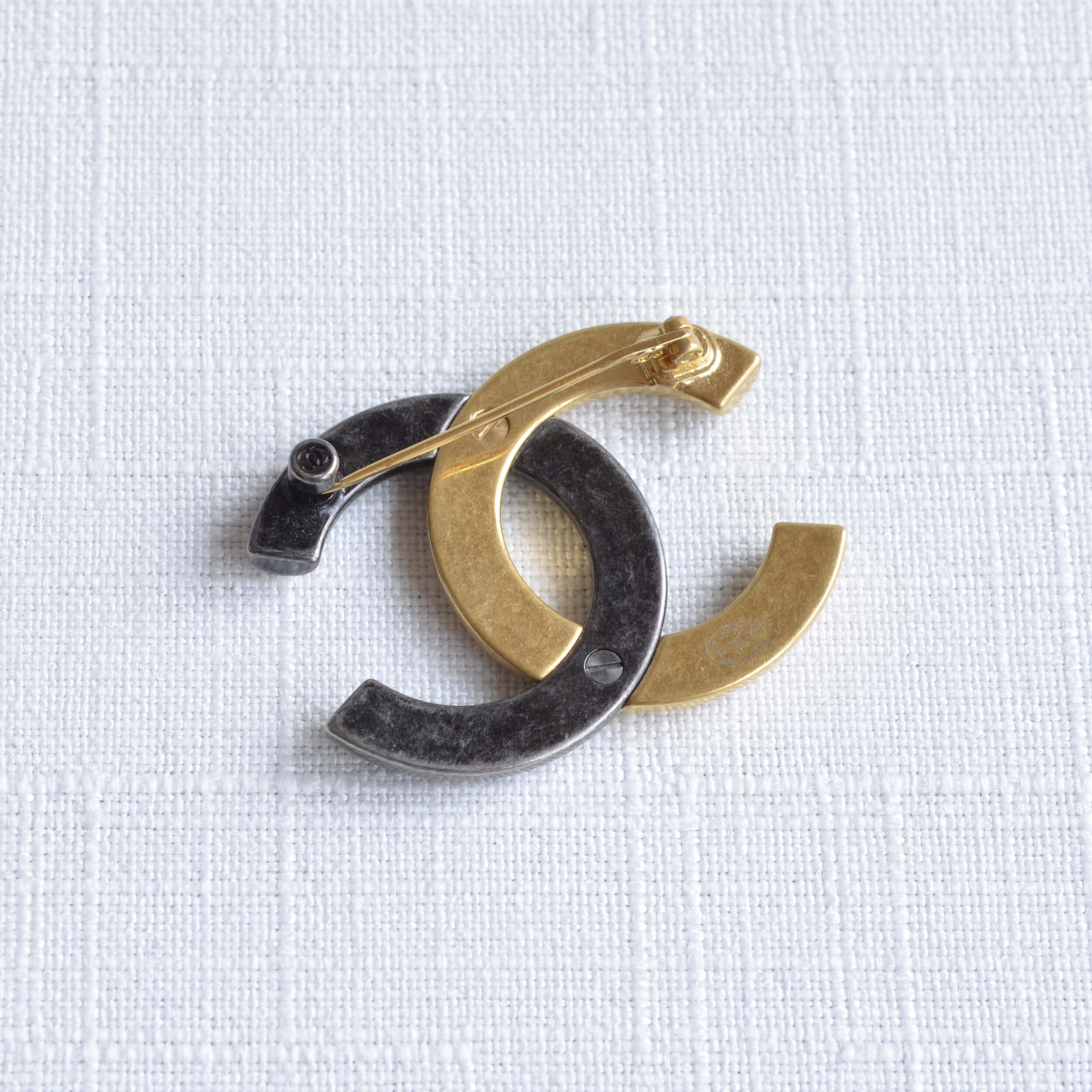 CHANEL 21P CC Brosche Brooch Gold Black Schwarz Pre-Loved 825131 3