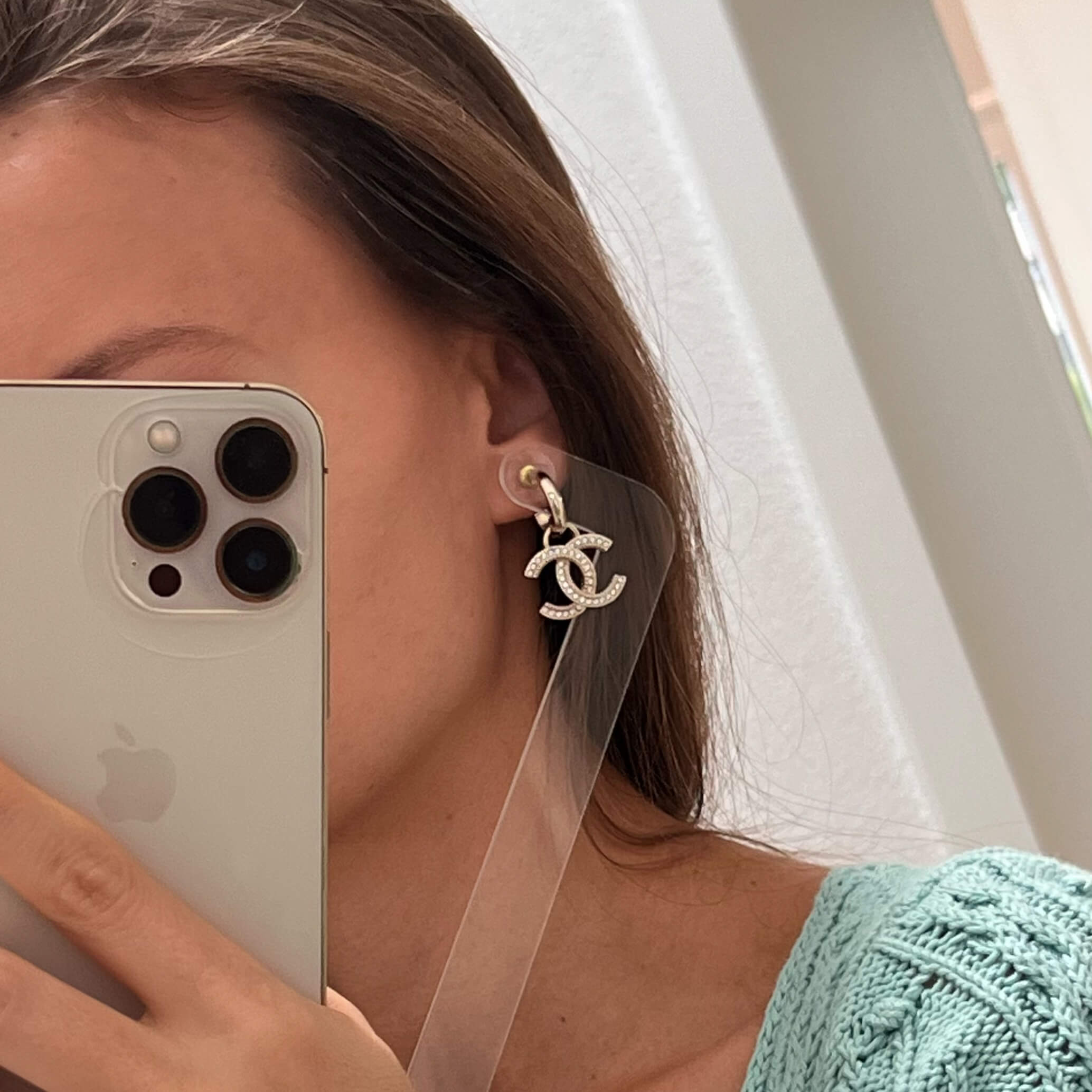 CHANEL 22B Crystal CC Drop Earrings Ohrringe Hellgold Strass Pre-Loved 825132 Modshot