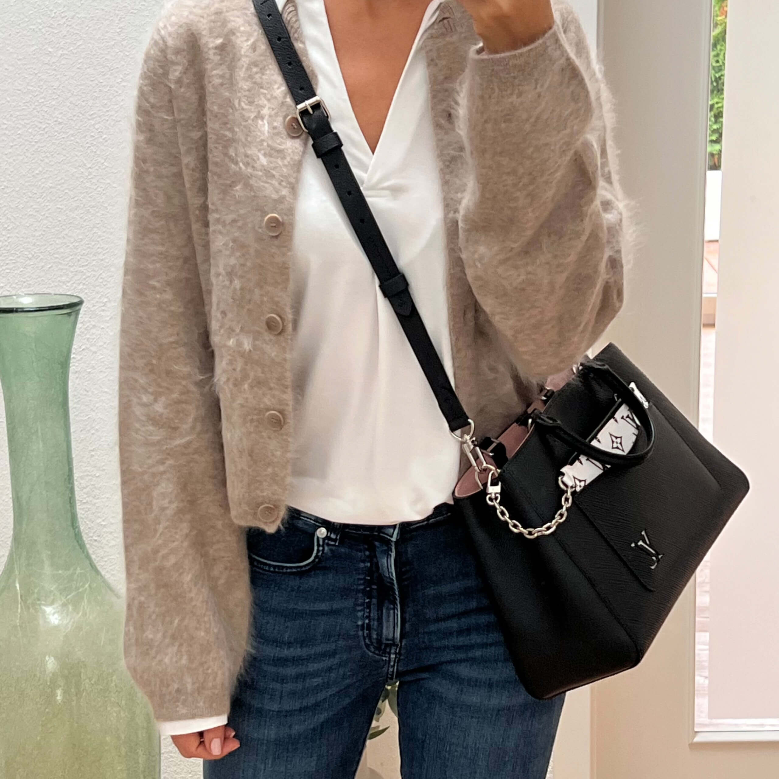 Louis Vuitton Marelle Tote MM Epi Leder Schwarz Pre-Loved 825217 Modshot 3