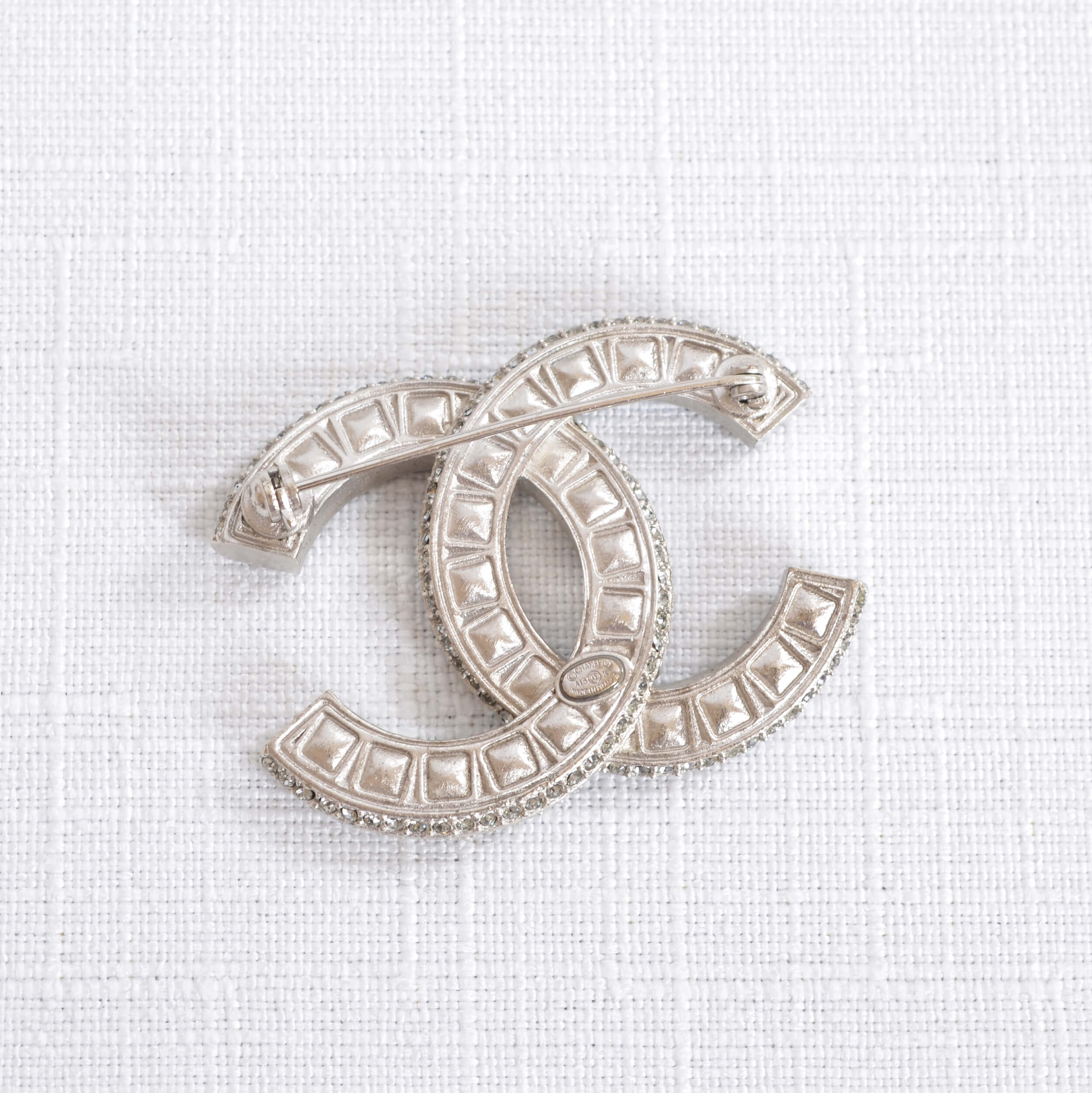 CHANEL 15K CC Brosche Silber Schwarz Brooch Silver Pre-Loved 725128 3