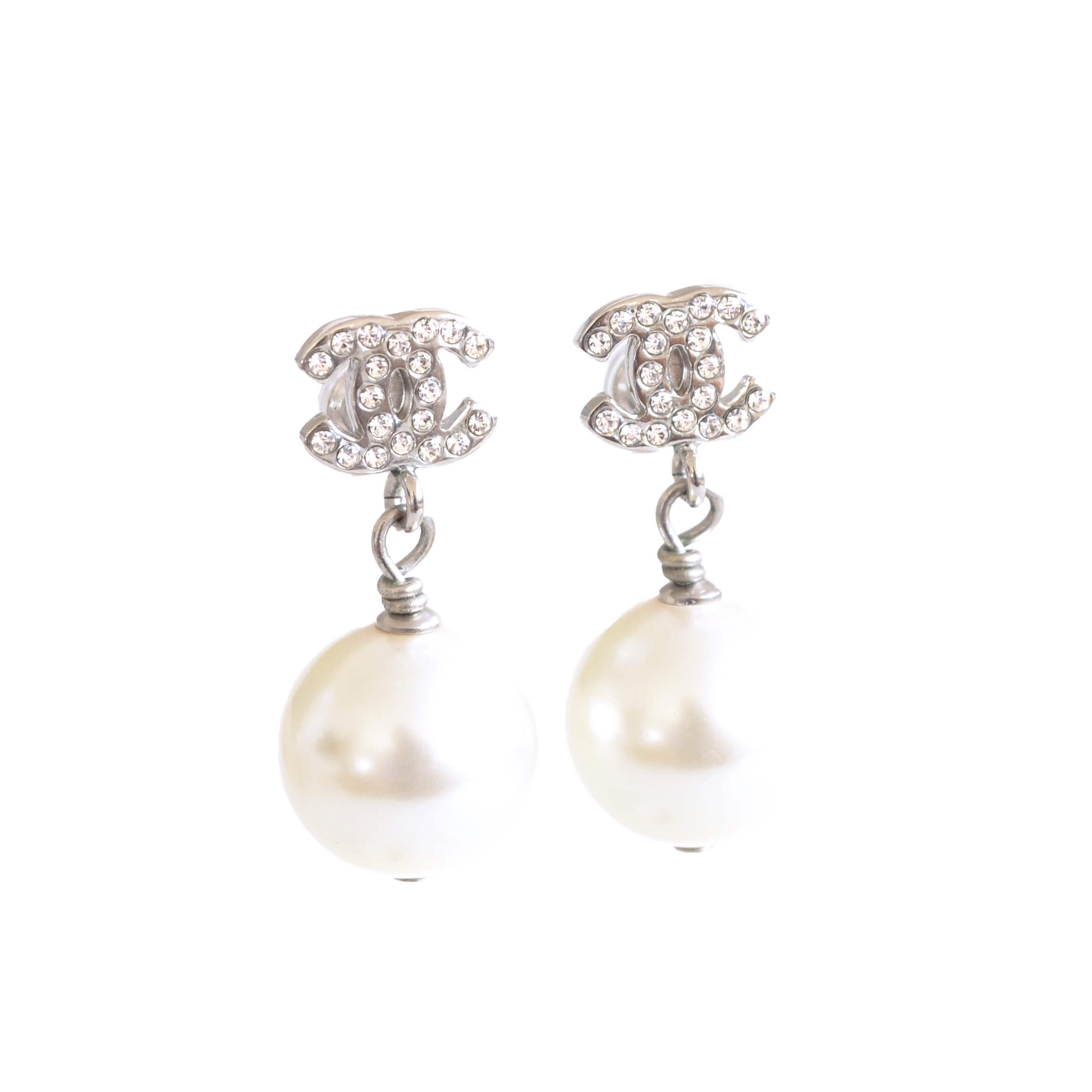 CHANEL 23V CC Pearl Drop Earrings Pre-Loved 825133 1