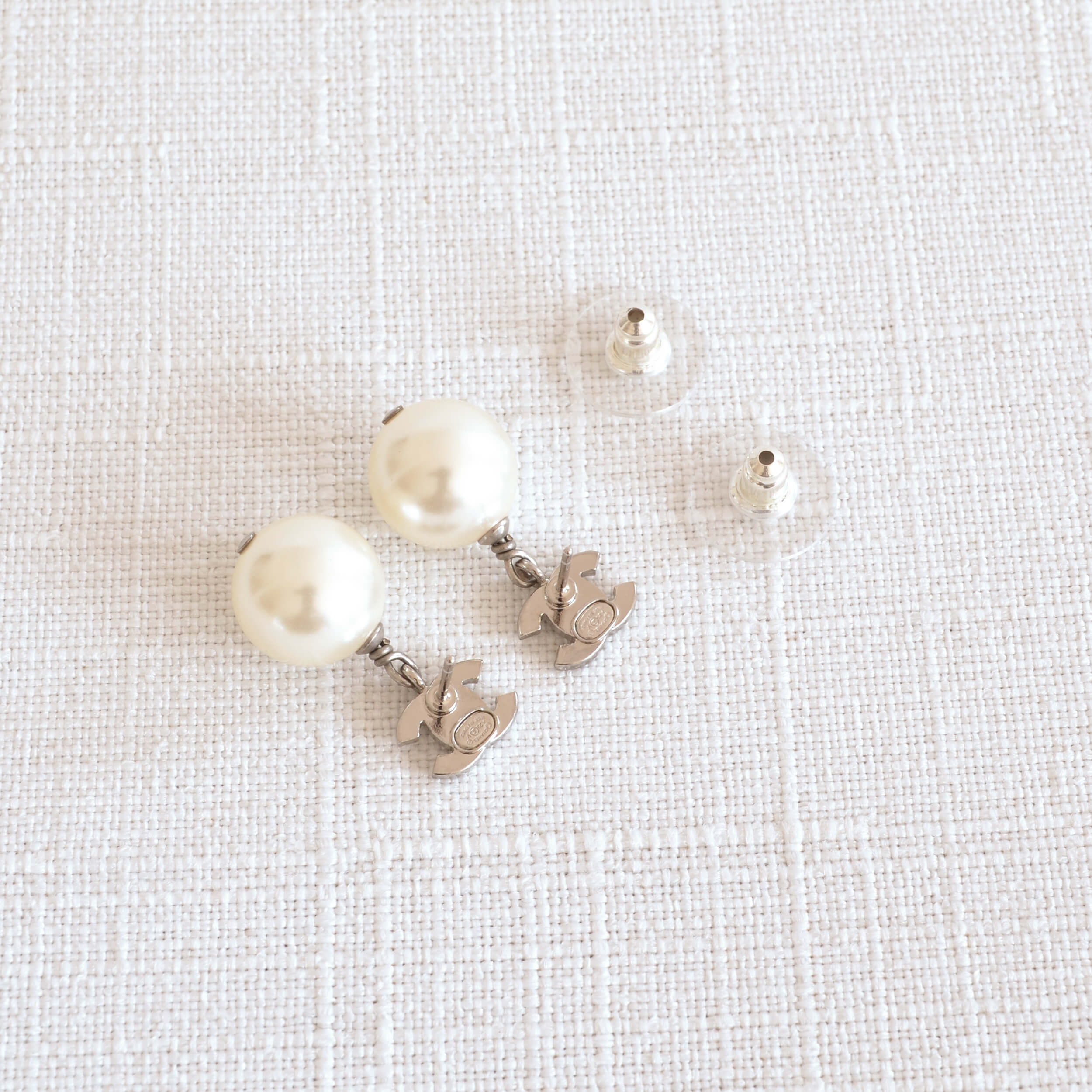 CHANEL 23V CC Pearl Drop Earrings Pre-Loved 825133 3