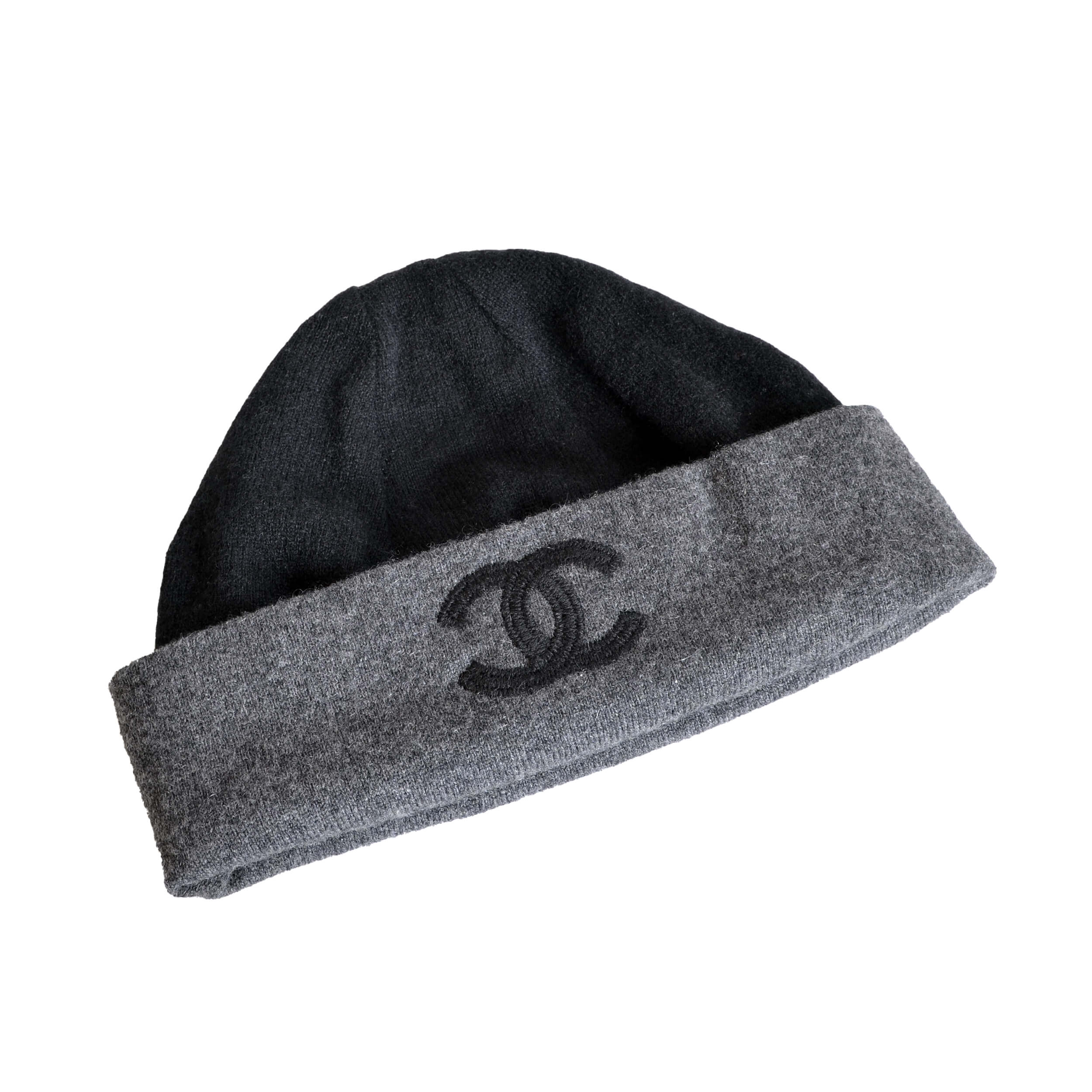 CHANEL Kaschmir Beanie Mütze Cashmere Anthrazit Grau Schwarz Pre-Loved 625128 0 CHANEL Kaschmir Beanie Mütze Cashmere Anthrazit Grau Schwarz Pre-Loved 625128 0