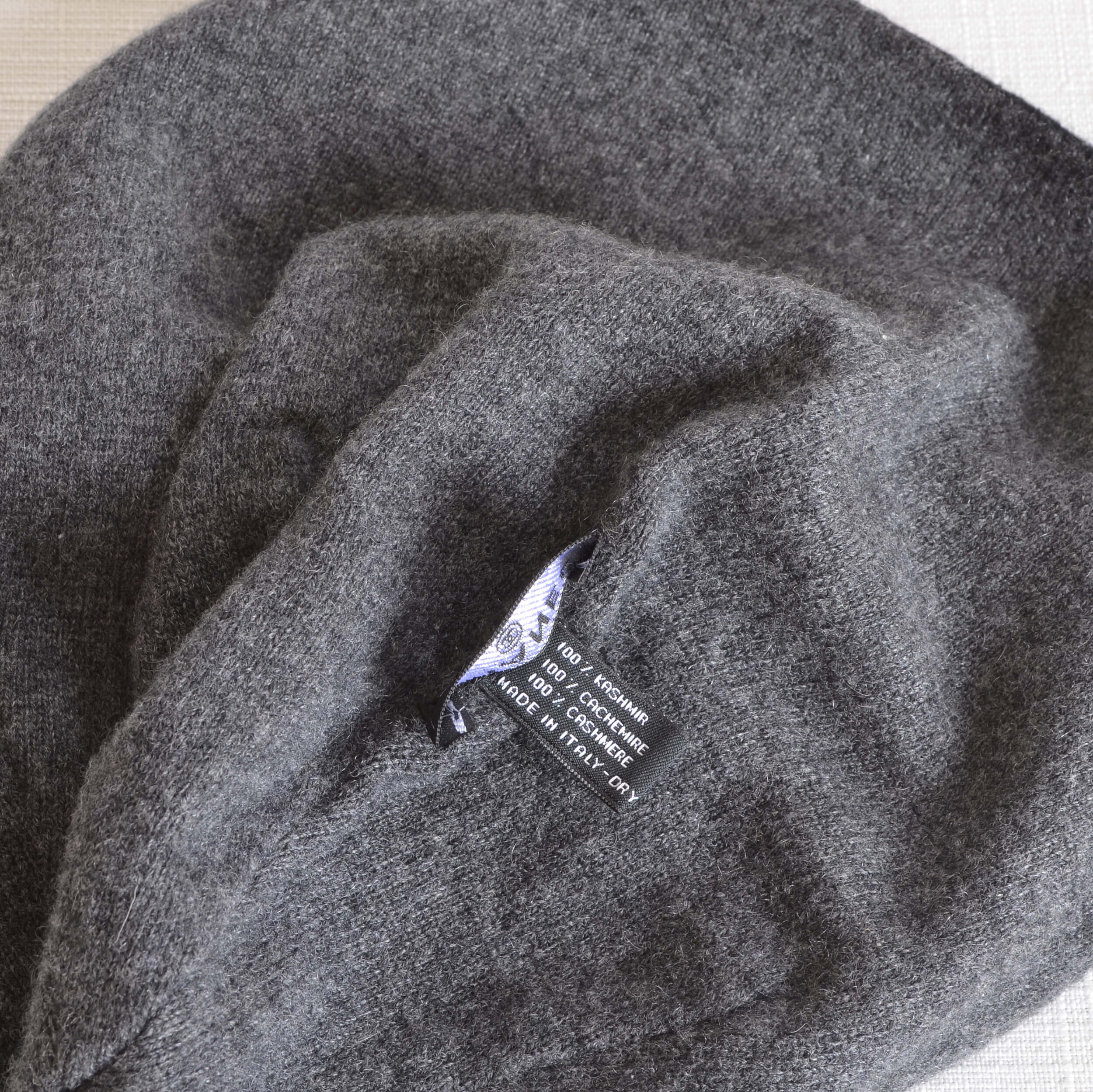 CHANEL Kaschmir Beanie Mütze Cashmere Anthrazit Grau Schwarz Pre-Loved 625128 5 CHANEL Kaschmir Beanie Mütze Cashmere Anthrazit Grau Schwarz Pre-Loved 625128 5