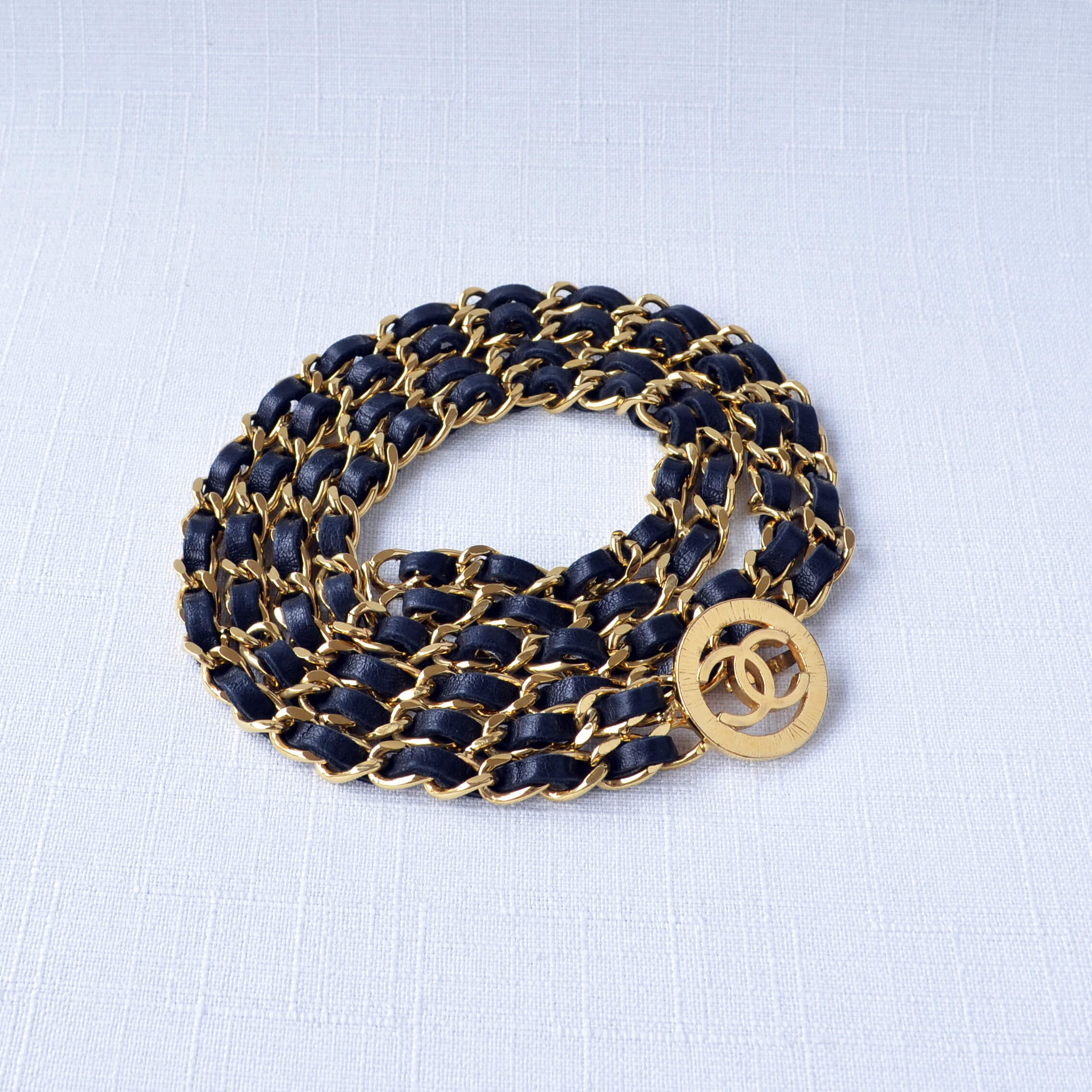 CHANEL Vintage Gürtelkette Belt Chain Schwarz Gold Pre-Loved 1025136 01