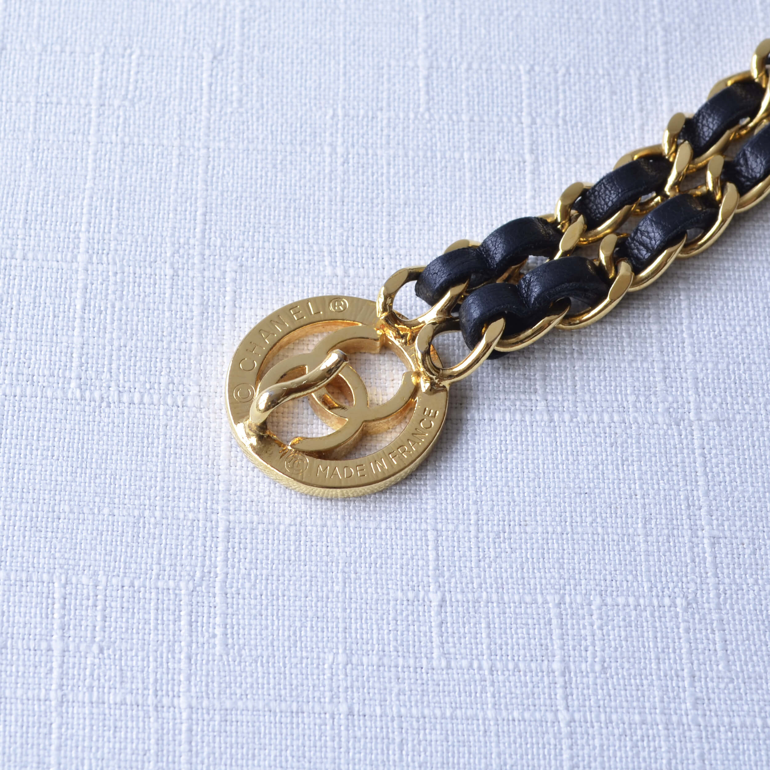 CHANEL Vintage Gürtelkette Belt Chain Schwarz Gold Pre-Loved 1025136 2 CHANEL Vintage Gürtelkette Belt Chain Schwarz Gold Pre-Loved 1025136 2