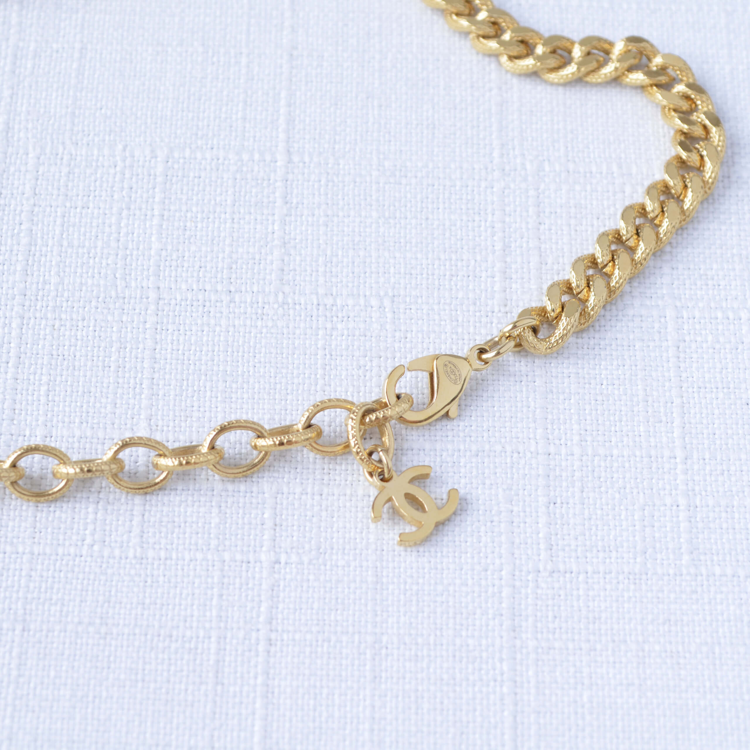 CHANEL 22A CC Choker Kette Necklace Gold Pre-Loved 1125143 4 CHANEL 22A CC Choker Kette Necklace Gold Pre-Loved 1125143 4