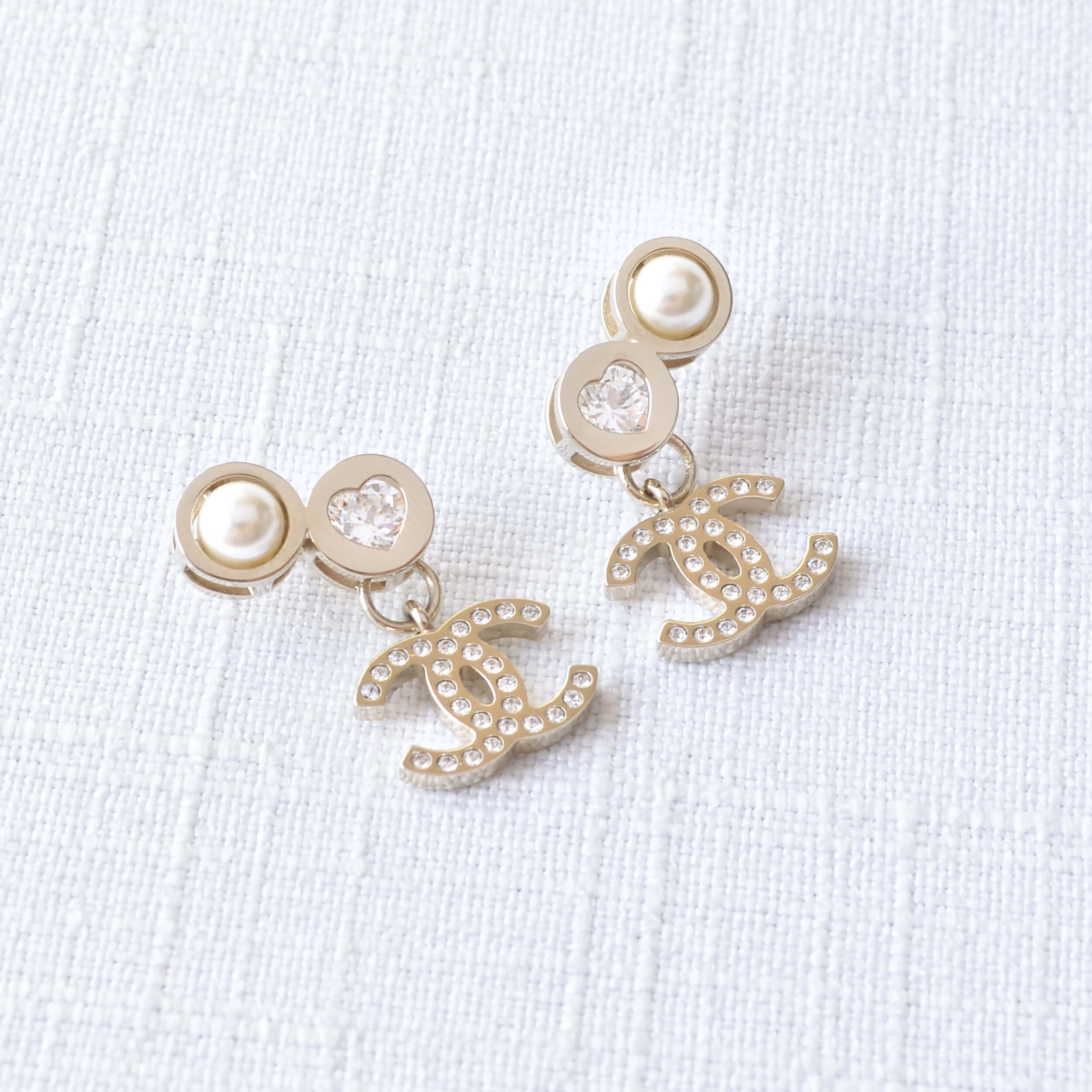 CHANEL 24B CC Drop Earrings Ohrringe Hängeohrringe Hellgold Pre-Loved 1125139 2