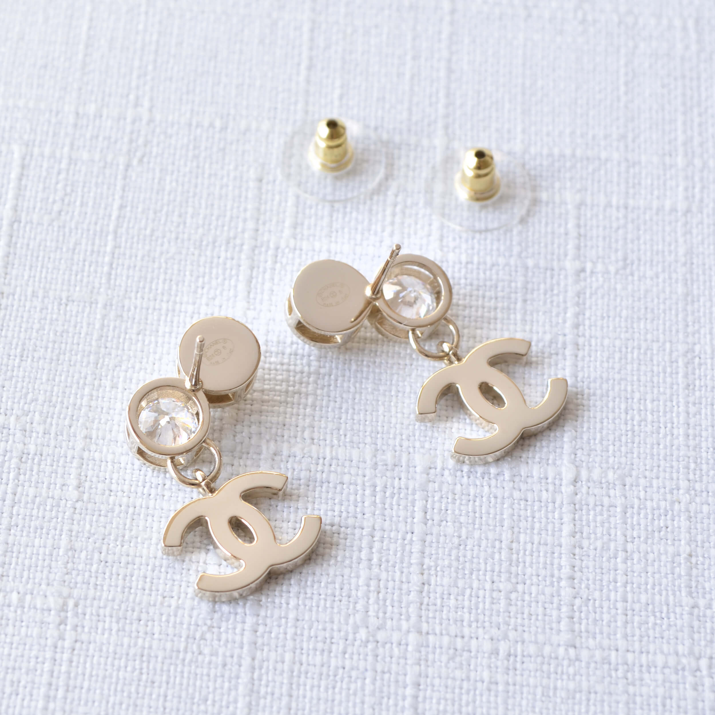 CHANEL 24B CC Drop Earrings Ohrringe Hängeohrringe Hellgold Pre-Loved 1125139 3