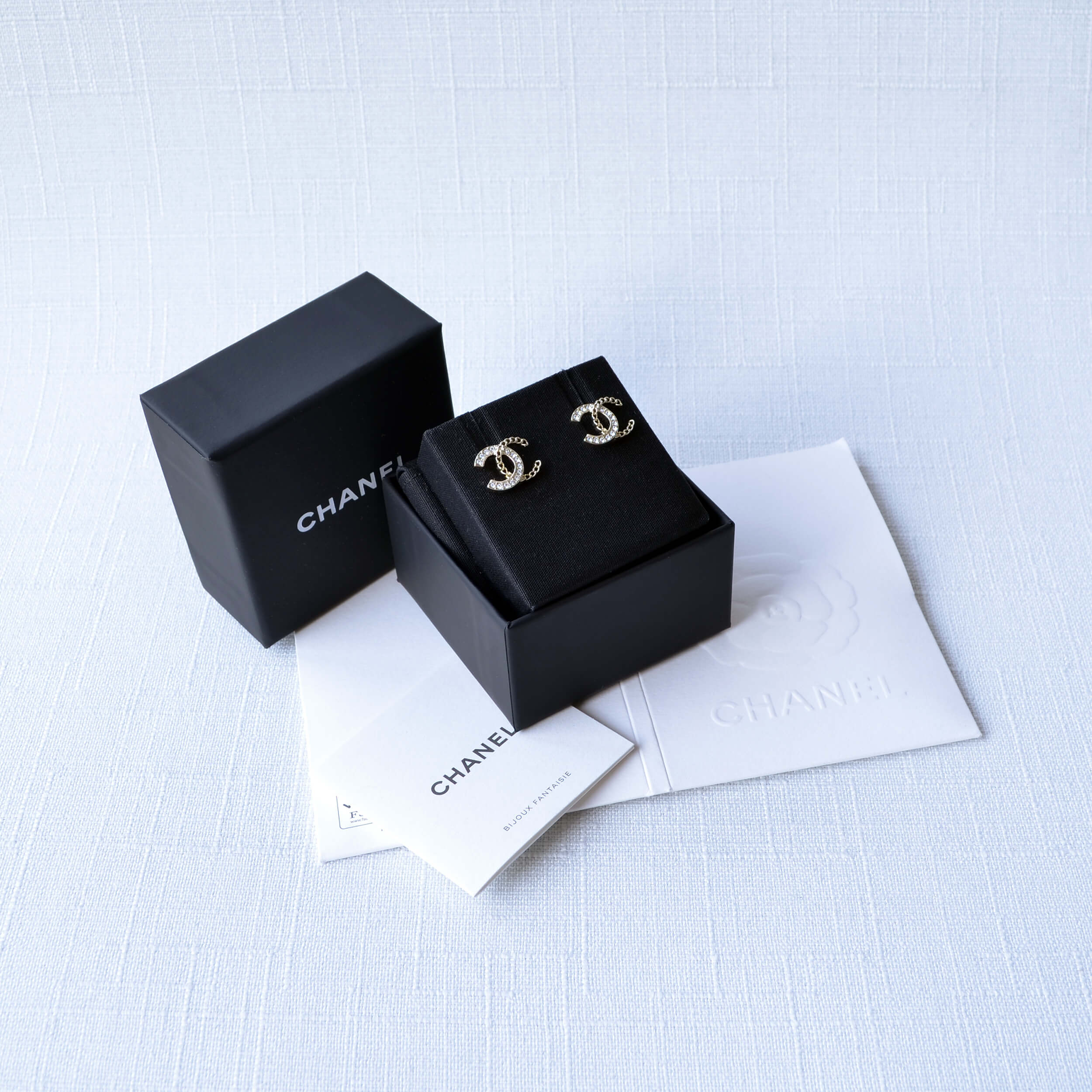 CHANEL 25B CC Ohrringe Hellgold Earrings Pre-Loved 1125140 1 CHANEL 25B CC Ohrringe Hellgold Earrings Pre-Loved 1125140 1