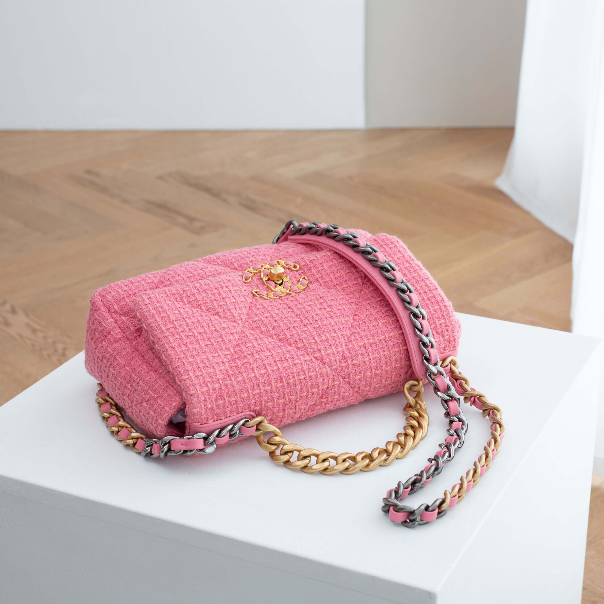 CHANEL 19 Small Tweed Handtasche Handbag Pink Pre-Loved 1125141 5 CHANEL 19 Small Tweed Handtasche Handbag Pink Pre-Loved 1125141 5