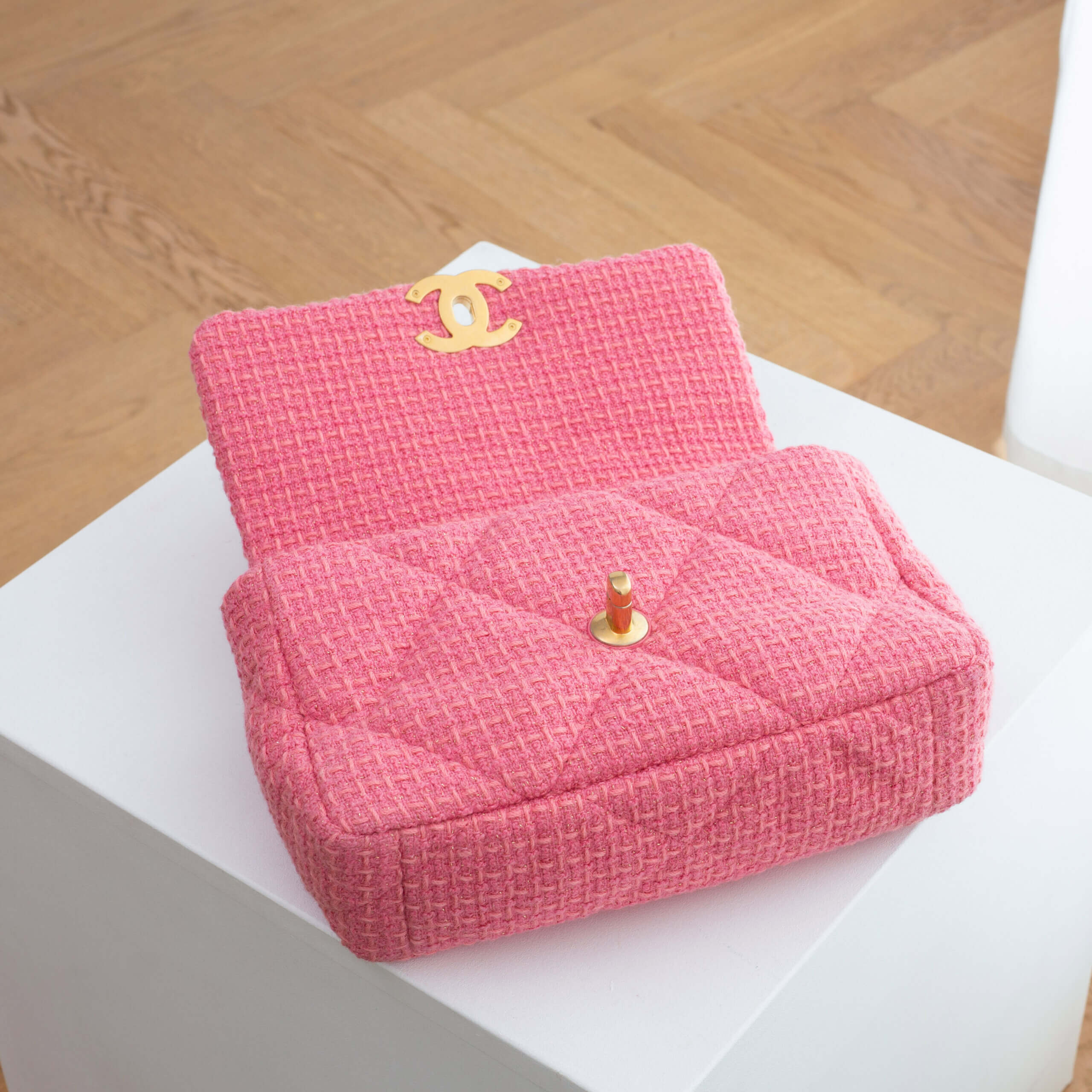 CHANEL 19 Small Tweed Handtasche Handbag Pink Pre-Loved 1125141 6 CHANEL 19 Small Tweed Handtasche Handbag Pink Pre-Loved 1125141 6