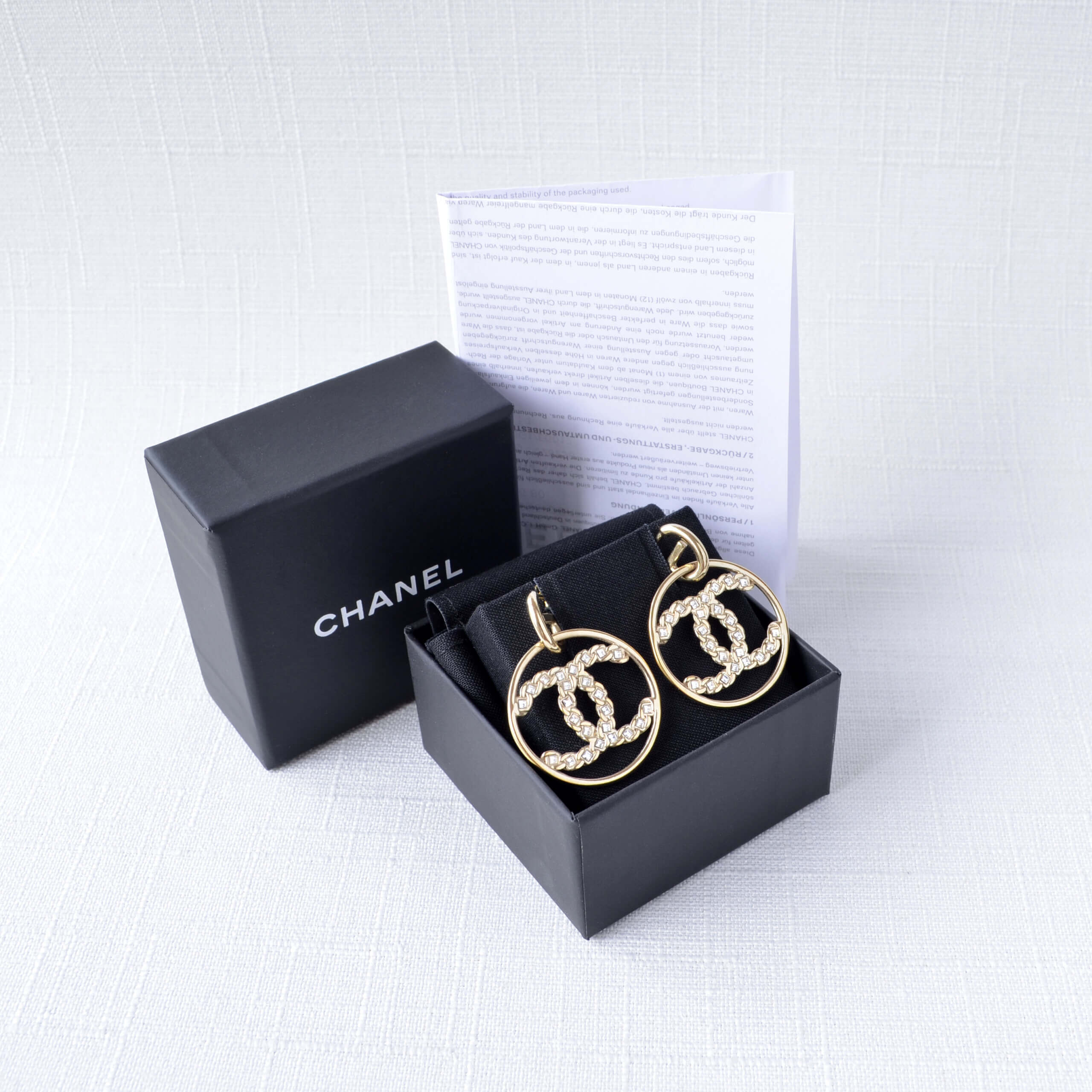 CHANEL 19P CC in Circle Hoop Earrings Kreolen Ohrringe Gold Pre-Loved 1125148 1 CHANEL 19P CC in Circle Hoop Earrings Kreolen Ohrringe Gold Pre-Loved 1125148 1