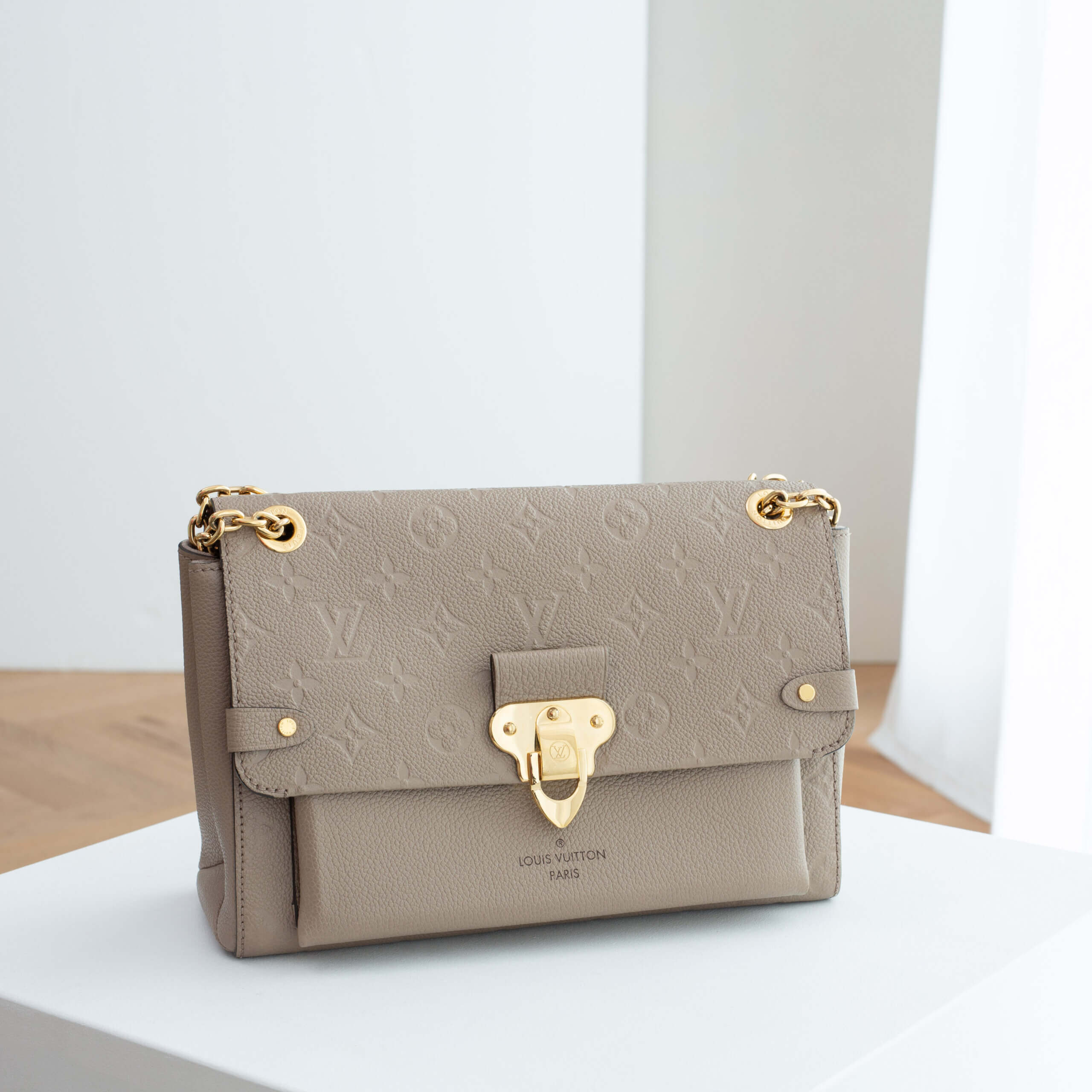 Louis Vuitton Vavin PM Monogram Empreinte Leder Tourterelle Handtasche Pre-Loved 1125222 1 Louis Vuitton Vavin PM Monogram Empreinte Leder Tourterelle Handtasche Pre-Loved 1125222 1