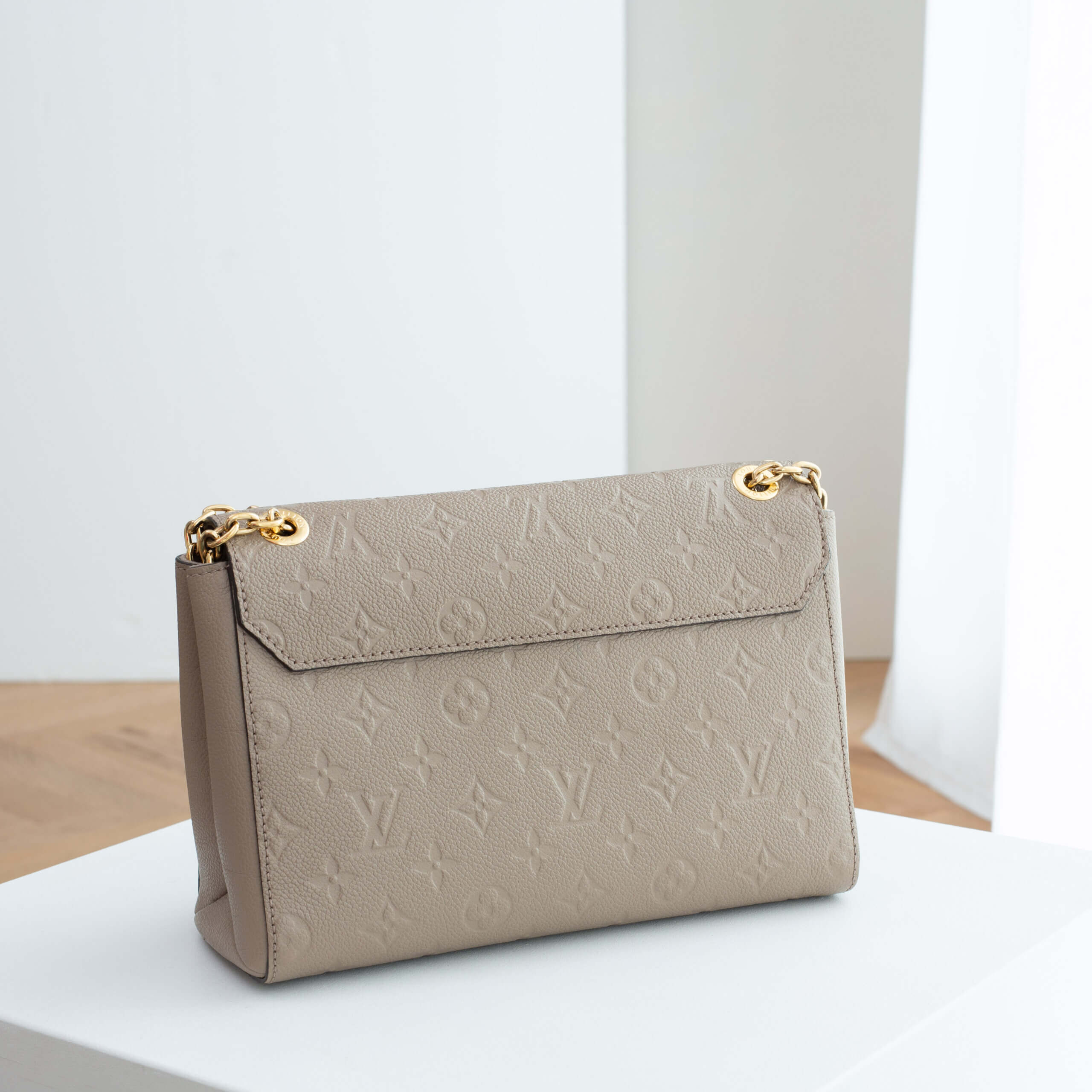 Louis Vuitton Vavin PM Monogram Empreinte Leder Tourterelle Handtasche Pre-Loved 1125222 2 Louis Vuitton Vavin PM Monogram Empreinte Leder Tourterelle Handtasche Pre-Loved 1125222 2