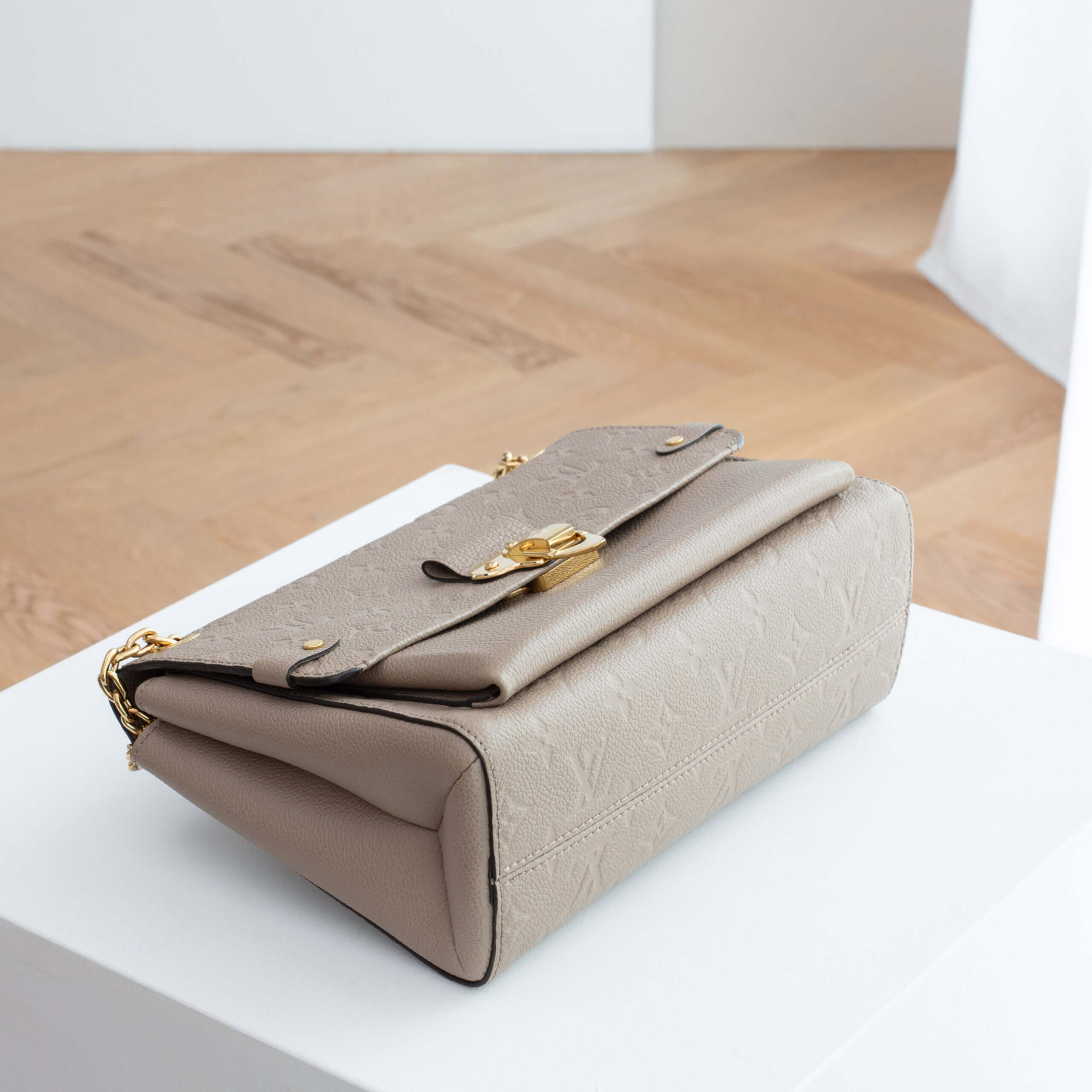 Louis Vuitton Vavin PM Monogram Empreinte Leder Tourterelle Handtasche Pre-Loved 1125222 3 Louis Vuitton Vavin PM Monogram Empreinte Leder Tourterelle Handtasche Pre-Loved 1125222 3