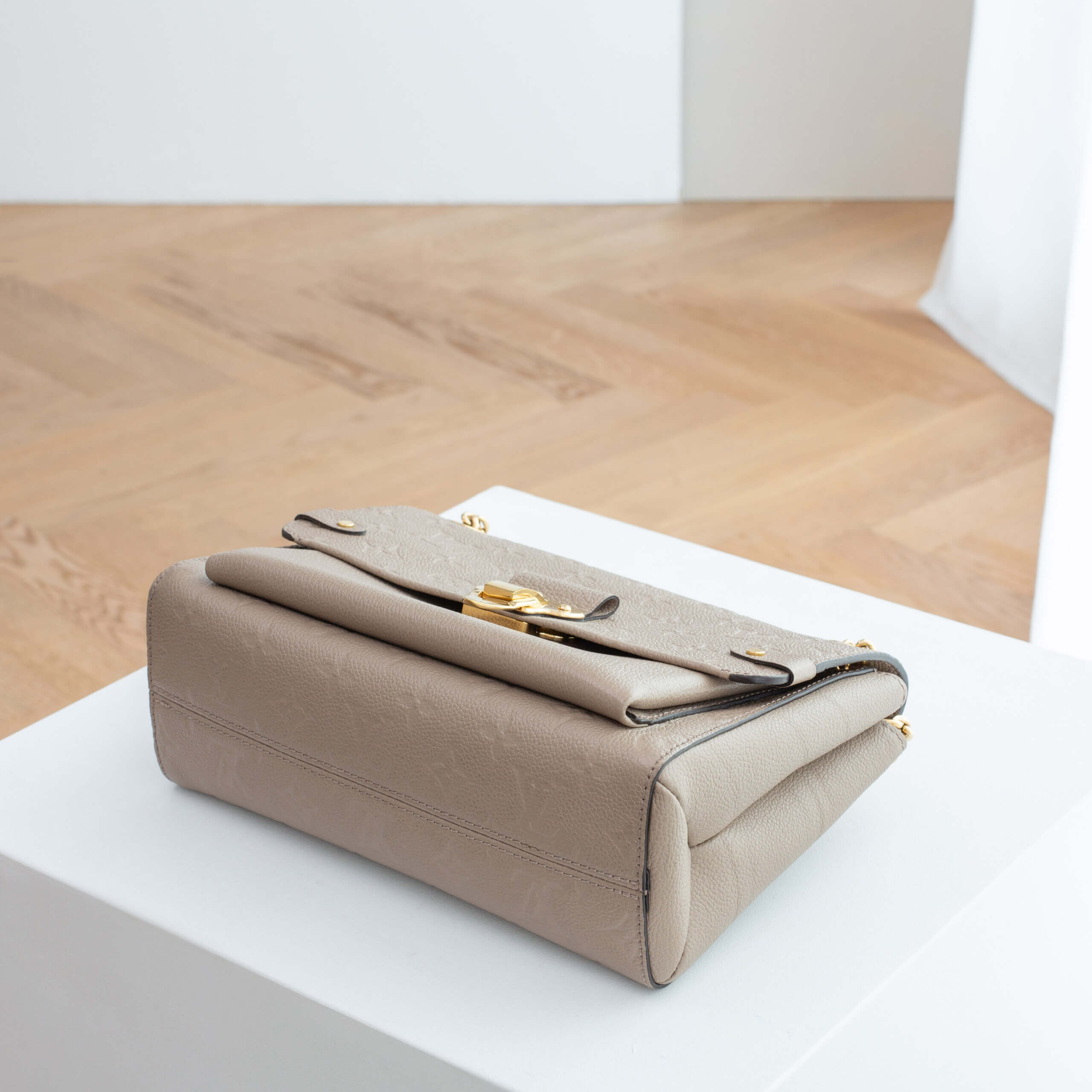 Louis Vuitton Vavin PM Monogram Empreinte Leder Tourterelle Handtasche Pre-Loved 1125222 4 Louis Vuitton Vavin PM Monogram Empreinte Leder Tourterelle Handtasche Pre-Loved 1125222 4