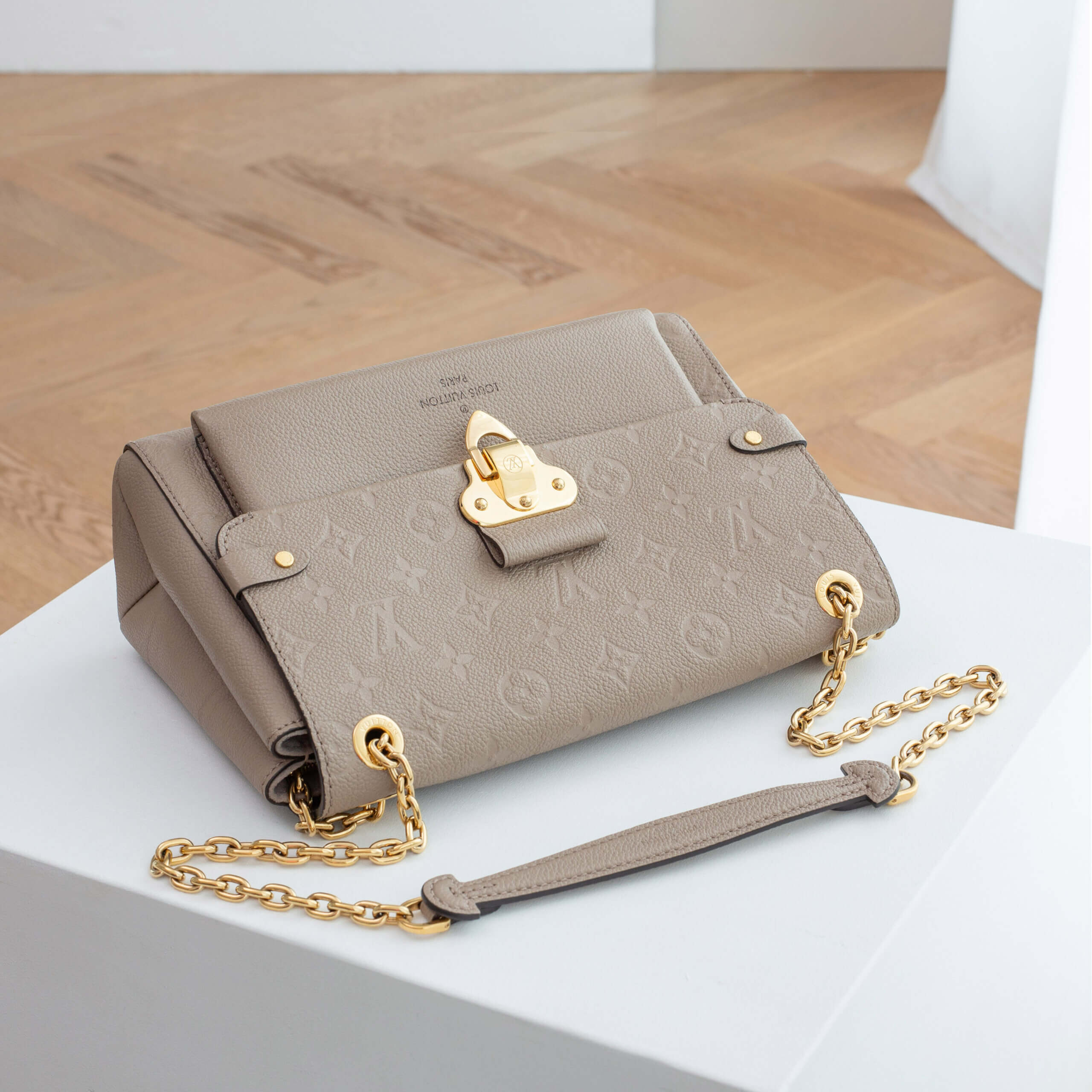 Louis Vuitton Vavin PM Monogram Empreinte Leder Tourterelle Handtasche Pre-Loved 1125222 5 Louis Vuitton Vavin PM Monogram Empreinte Leder Tourterelle Handtasche Pre-Loved 1125222 5