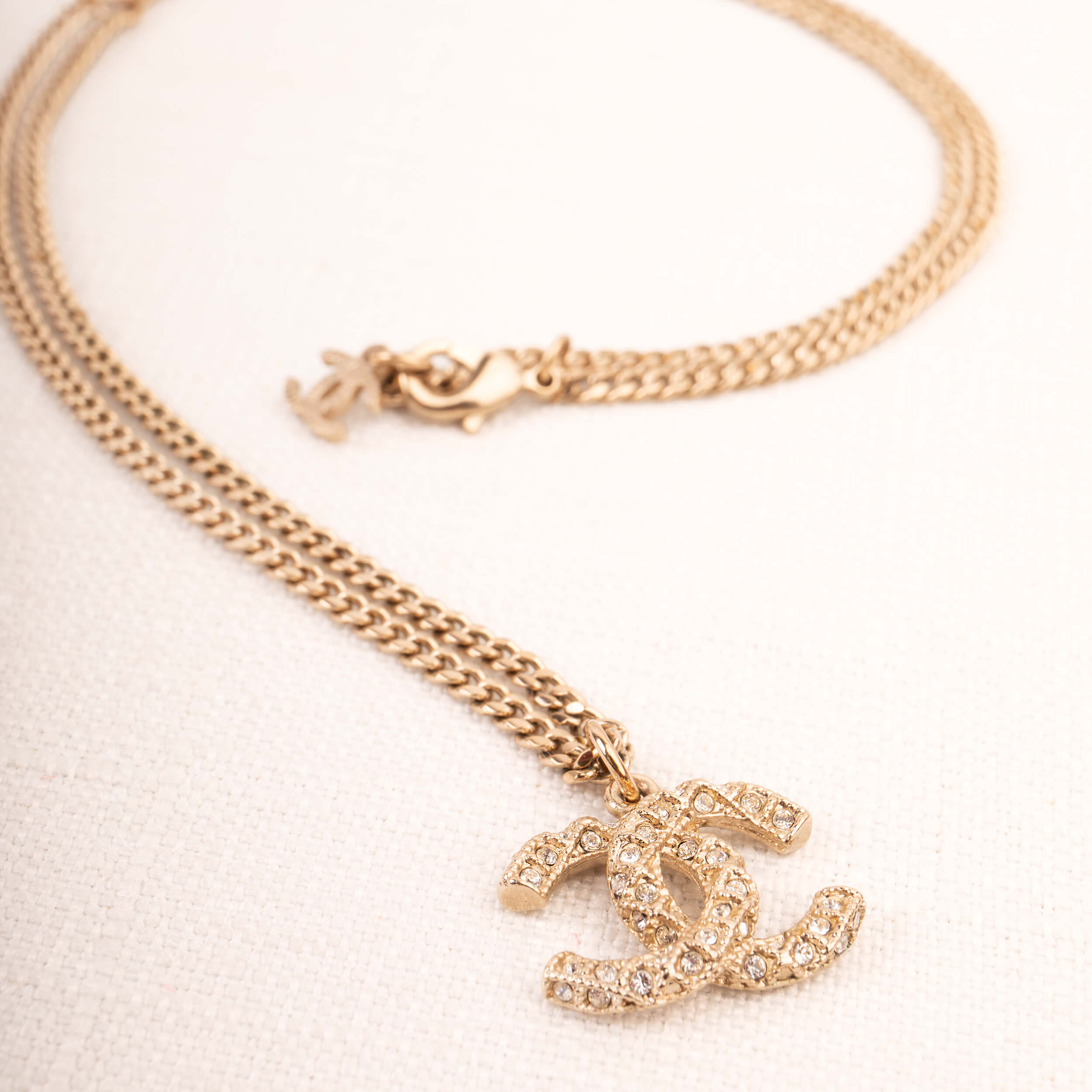 CHANEL 20K CC Pendant Necklace Halskette Gold Rosa Strass Pre-Loved 32618 3