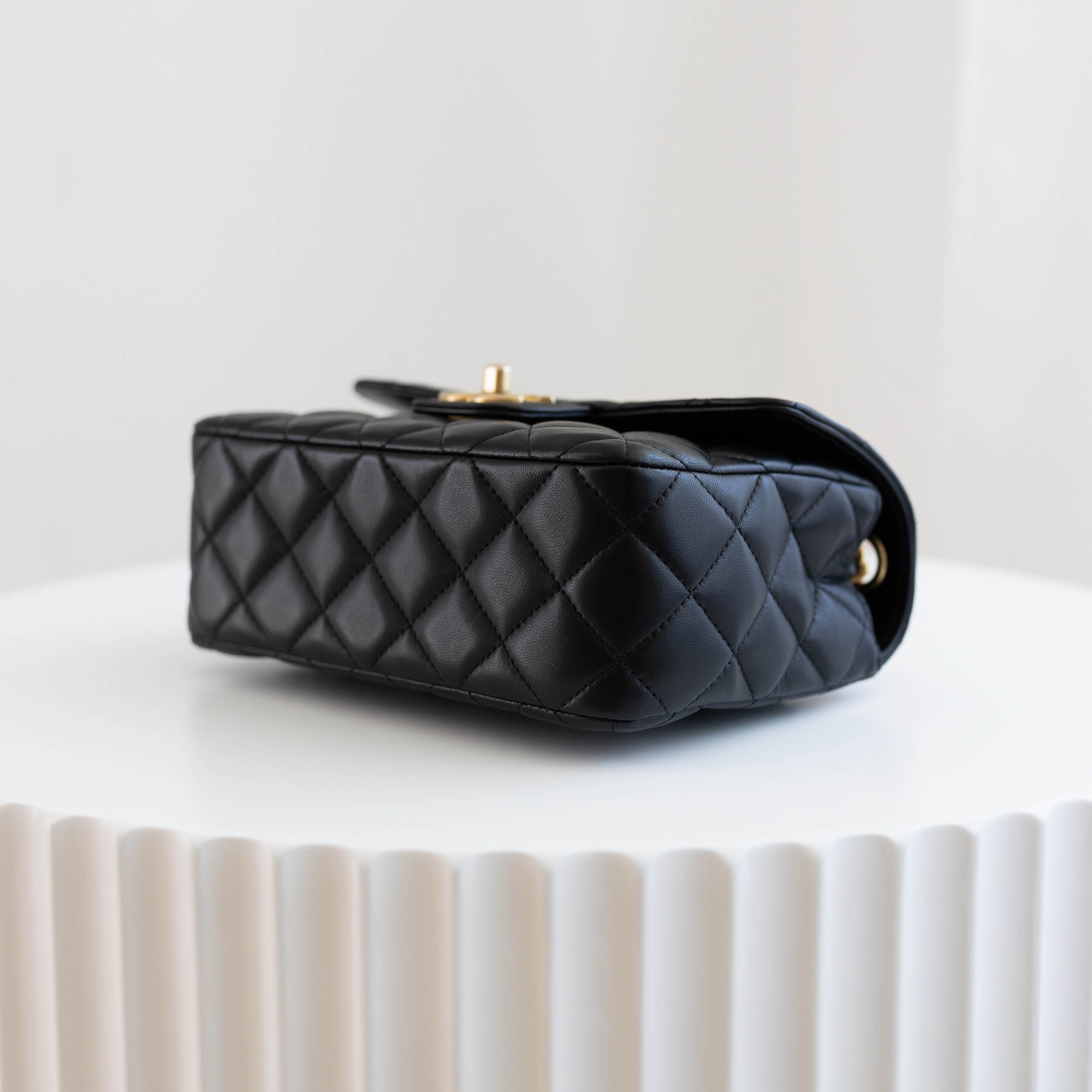 CHANEL 23C Timeless Sqaure Flap Bag Lambskin Leder Handtasche Pre-Loved 526114 4