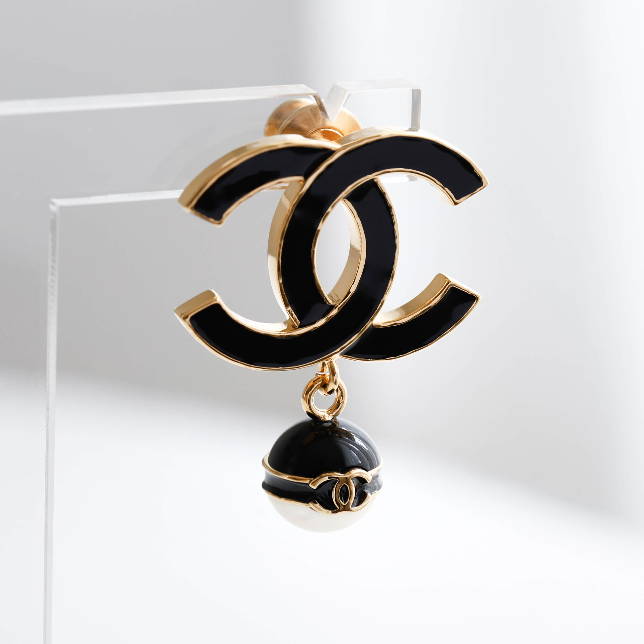 CHANEL 24S CC Brosche - Image 2