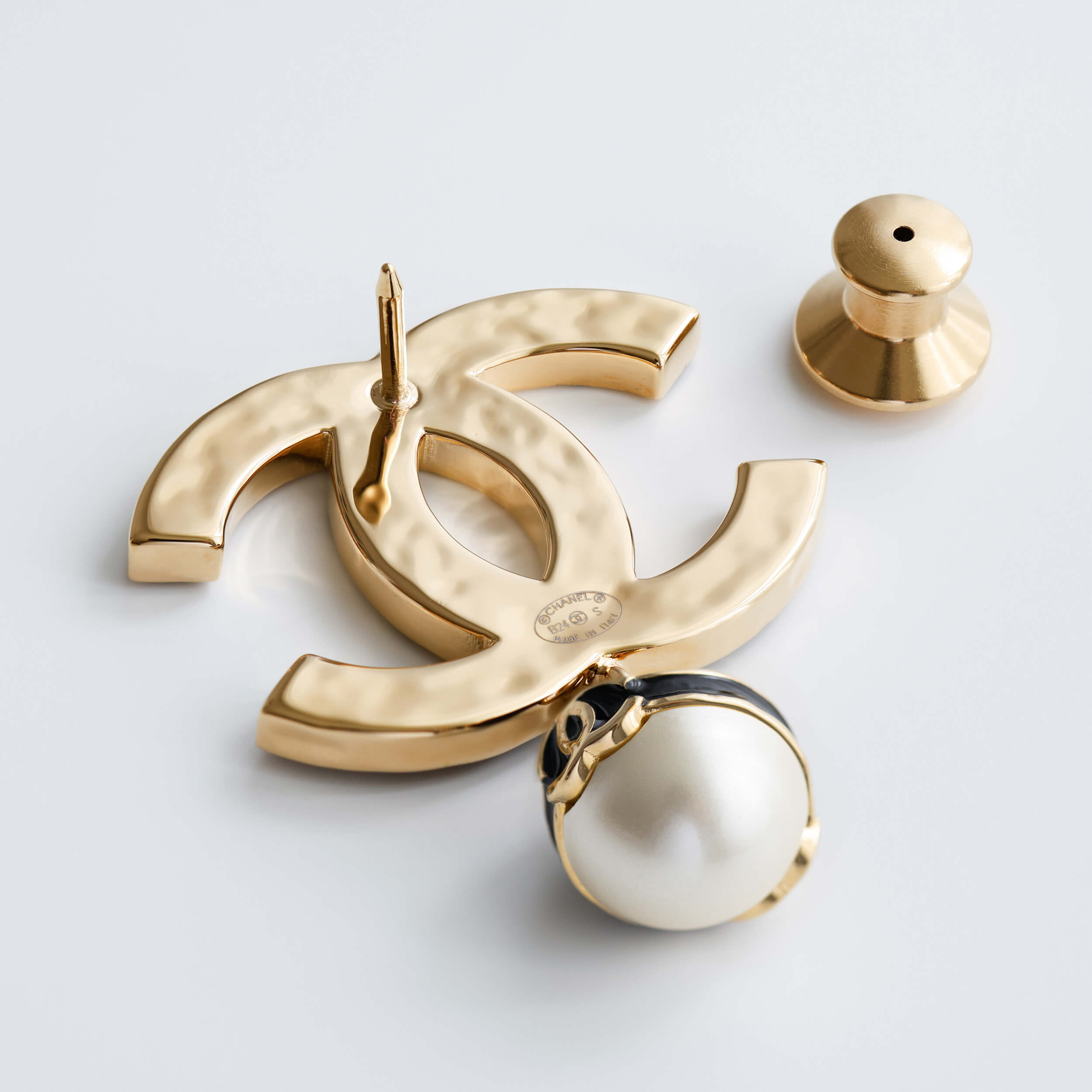 CHANEL 24S CC Brosche - Image 3