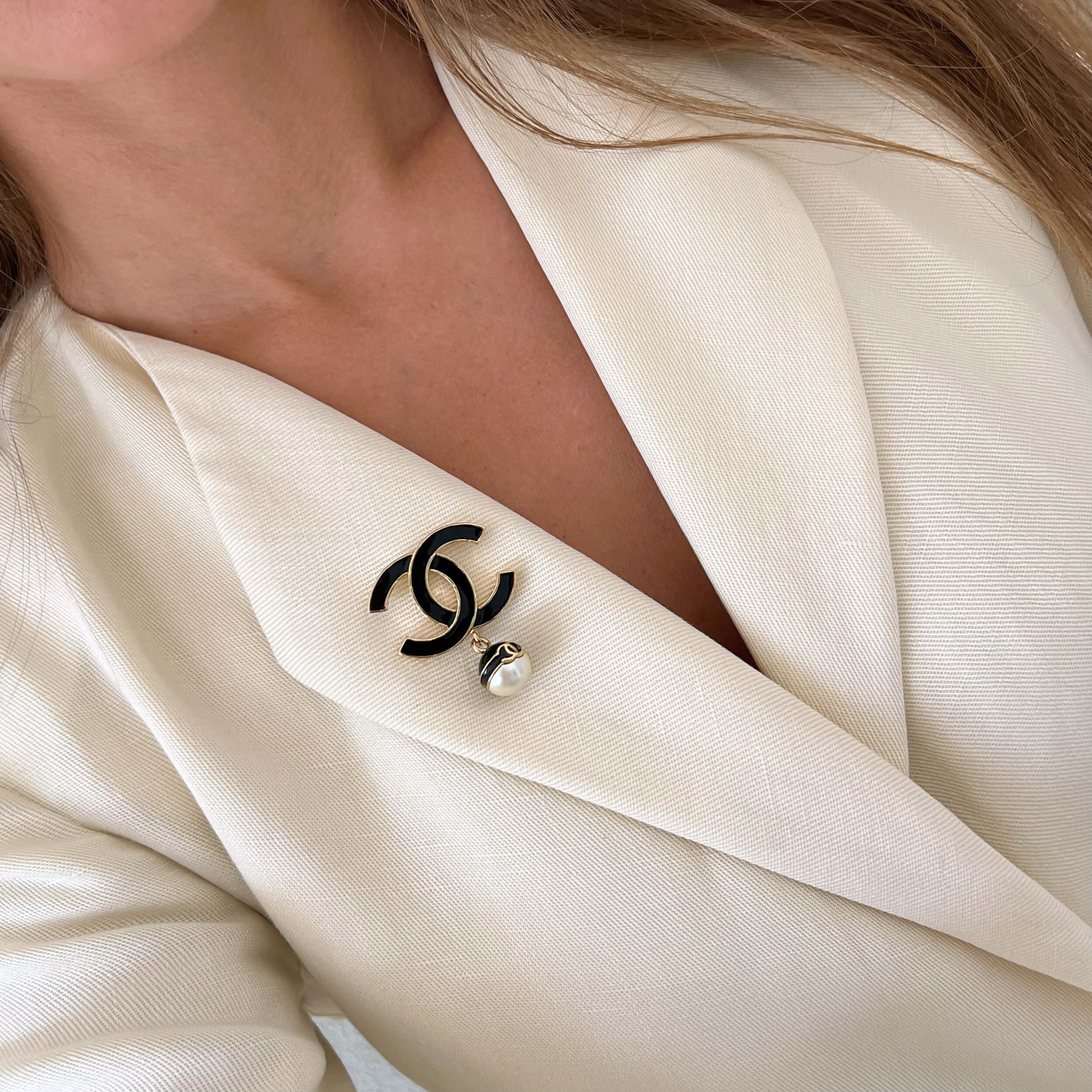 CHANEL 24S CC Brosche - Image 6