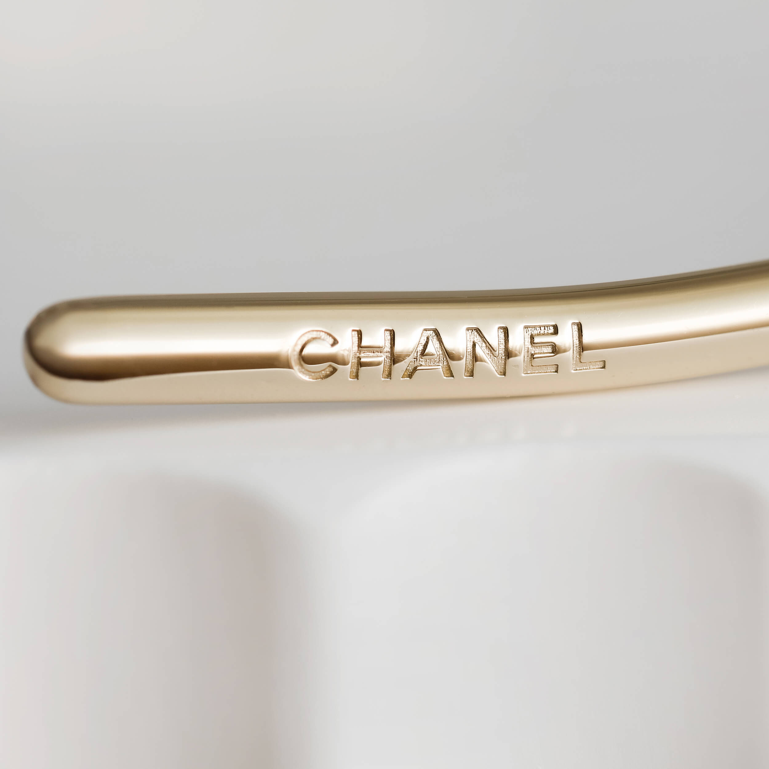 CHANEL 22B CC Haarreif Crystal Gold Headband Pre-Loved 726121 3